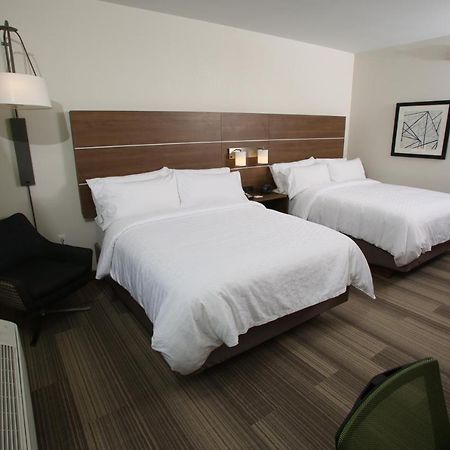 Holiday Inn Express Hotel And Suites Lincoln Airport By Ihg Bagian luar foto