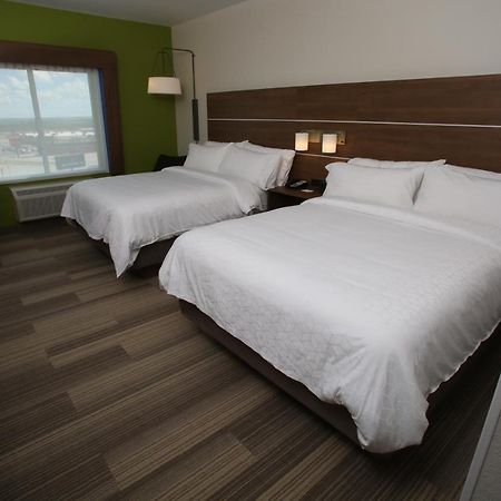 Holiday Inn Express Hotel And Suites Lincoln Airport By Ihg Bagian luar foto