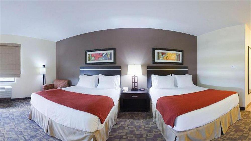 Holiday Inn Express Hotel And Suites Lincoln Airport By Ihg Bagian luar foto