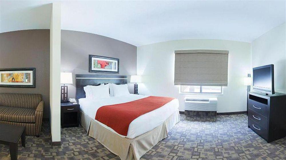 Holiday Inn Express Hotel And Suites Lincoln Airport By Ihg Bagian luar foto