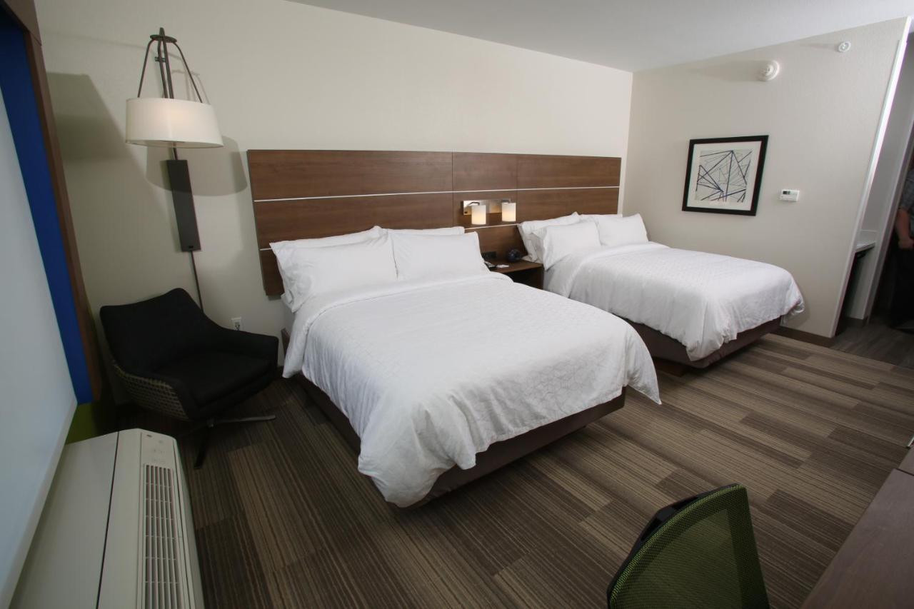 Holiday Inn Express Hotel And Suites Lincoln Airport By Ihg Bagian luar foto
