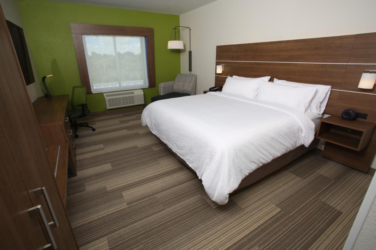 Holiday Inn Express Hotel And Suites Lincoln Airport By Ihg Bagian luar foto
