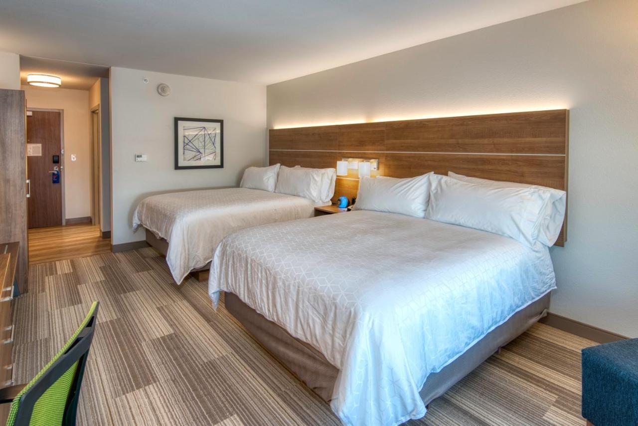 Holiday Inn Express Hotel And Suites Lincoln Airport By Ihg Bagian luar foto