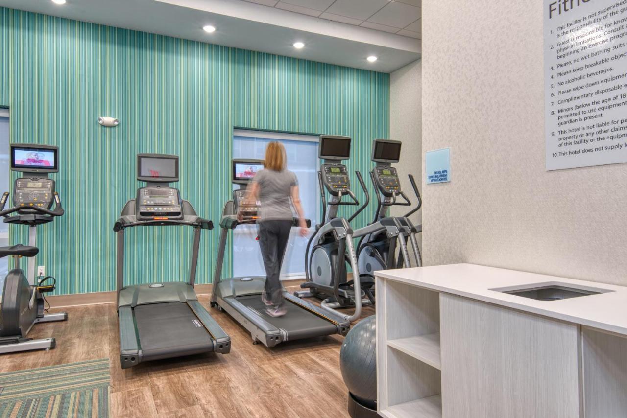 Holiday Inn Express Hotel And Suites Lincoln Airport By Ihg Bagian luar foto