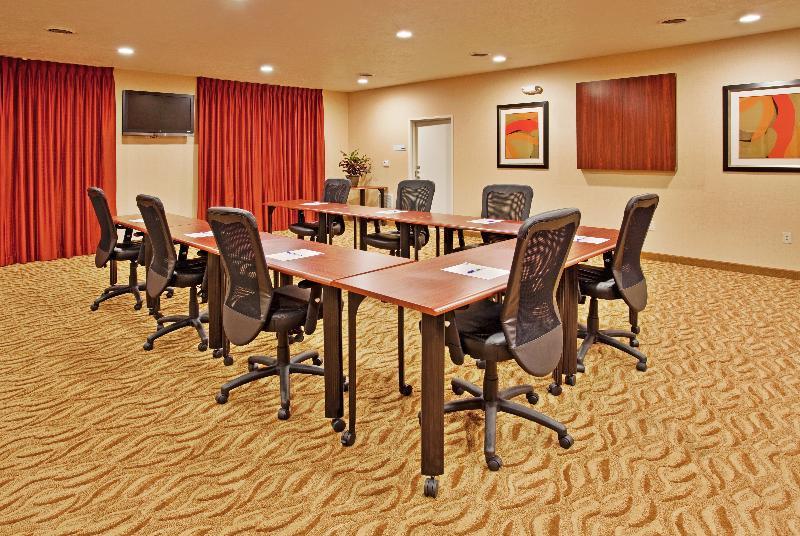 Holiday Inn Express Hotel And Suites Lincoln Airport By Ihg Bagian luar foto