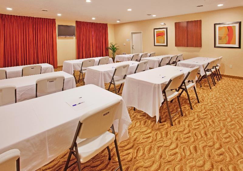 Holiday Inn Express Hotel And Suites Lincoln Airport By Ihg Bagian luar foto