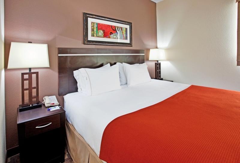 Holiday Inn Express Hotel And Suites Lincoln Airport By Ihg Bagian luar foto